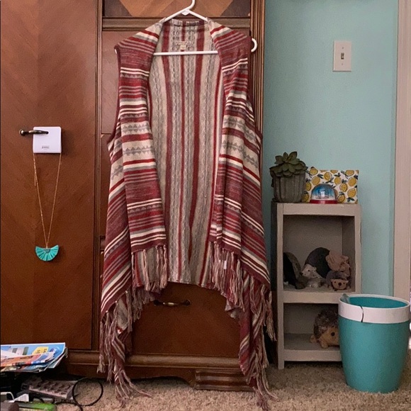 Sweaters - Sleeveless cardigan!